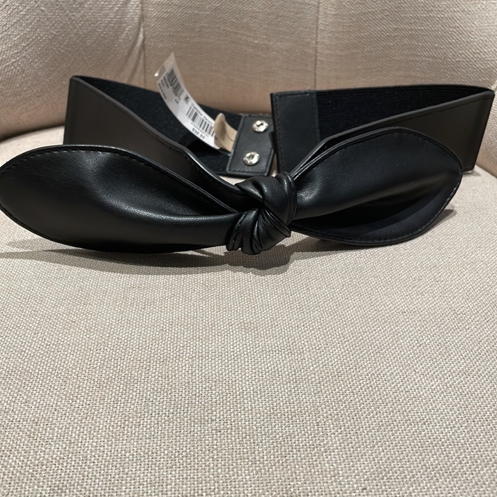 NWT Leather look bow belt black